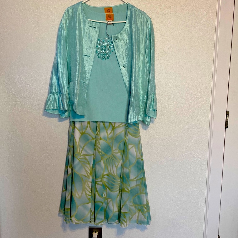 Light blue too and skirt set Ruby Rd. brand. Long skirt, too and jacket